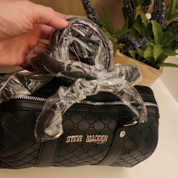 Steve Madden Black Quilted Design Faux Leather Women's Satchel Bag - Picture 4 of 9